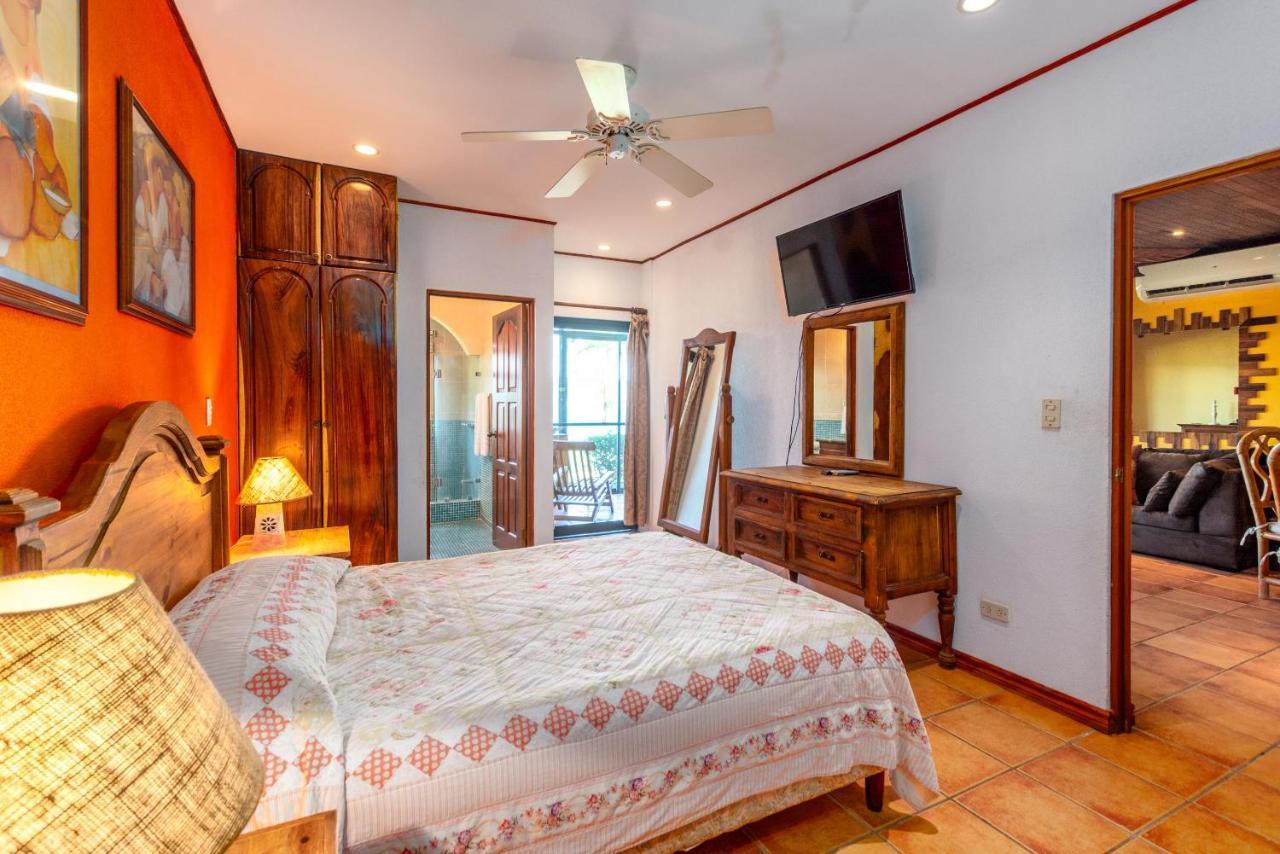 Warm Interiors And Orange Hues On Ground Floor In Front Of Beach プラヤ・フラミンゴ エクステリア 写真
